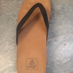 🌲 Reef leather flip flops